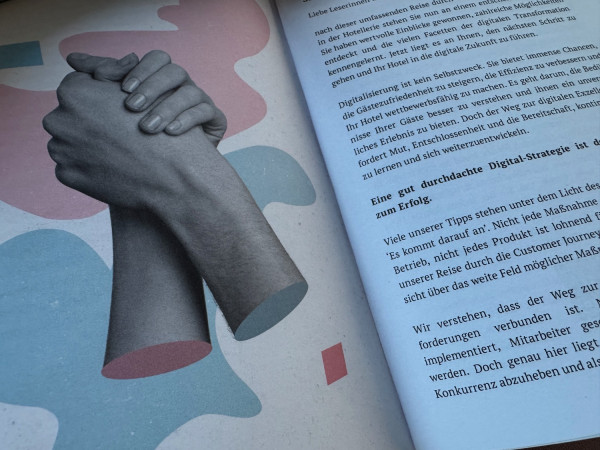 Aufgeschlagenes Buch mit Kapiteleinstieg